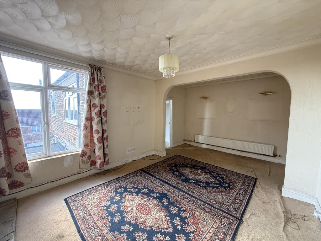 Lot: 107 - TWO-BEDROOM FLAT WITH GARAGE IN NEED OF IMPROVEMENT - Living room
